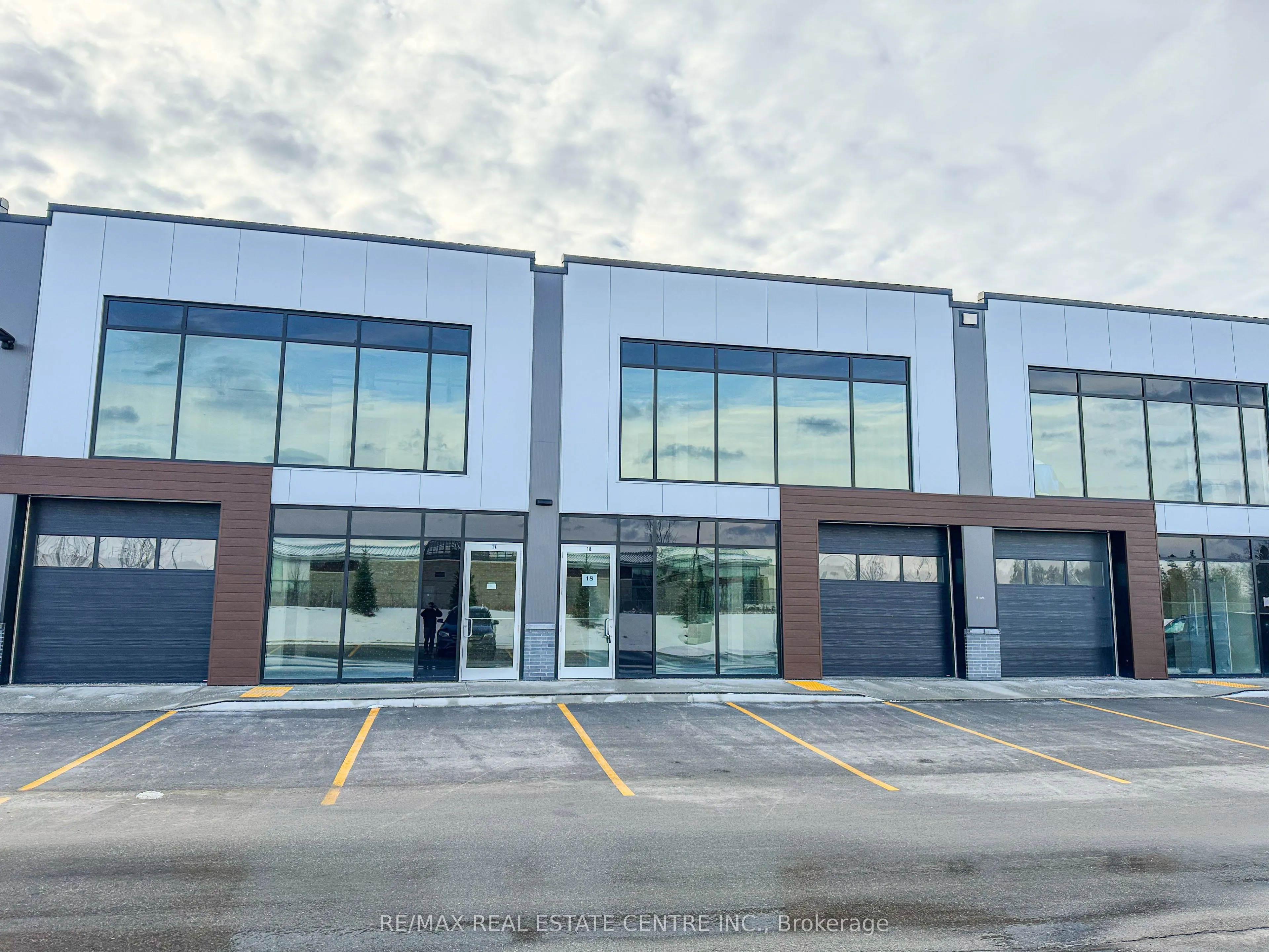 587 Hanlon Creek Boulevard, #17