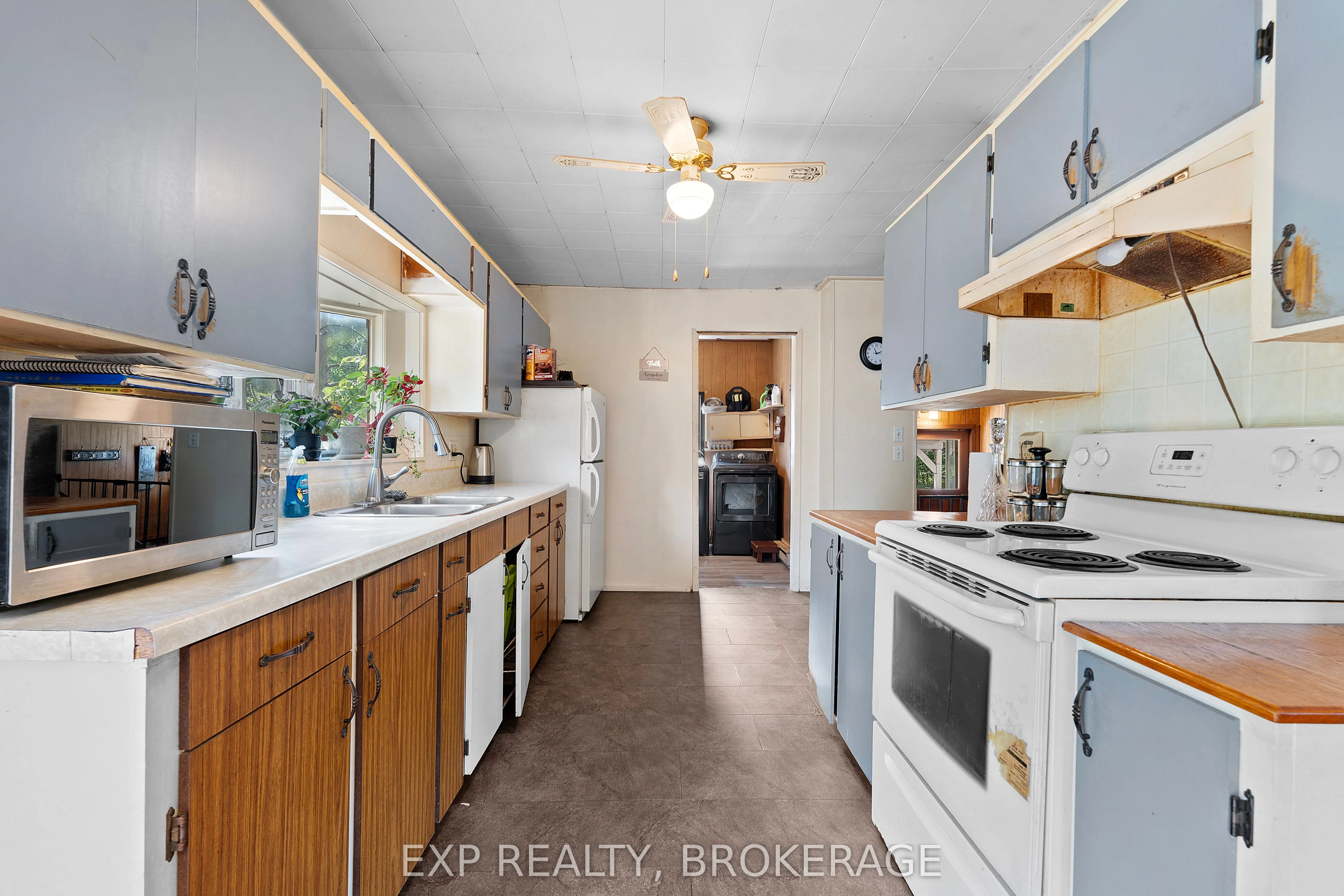 4 DENISON Drive