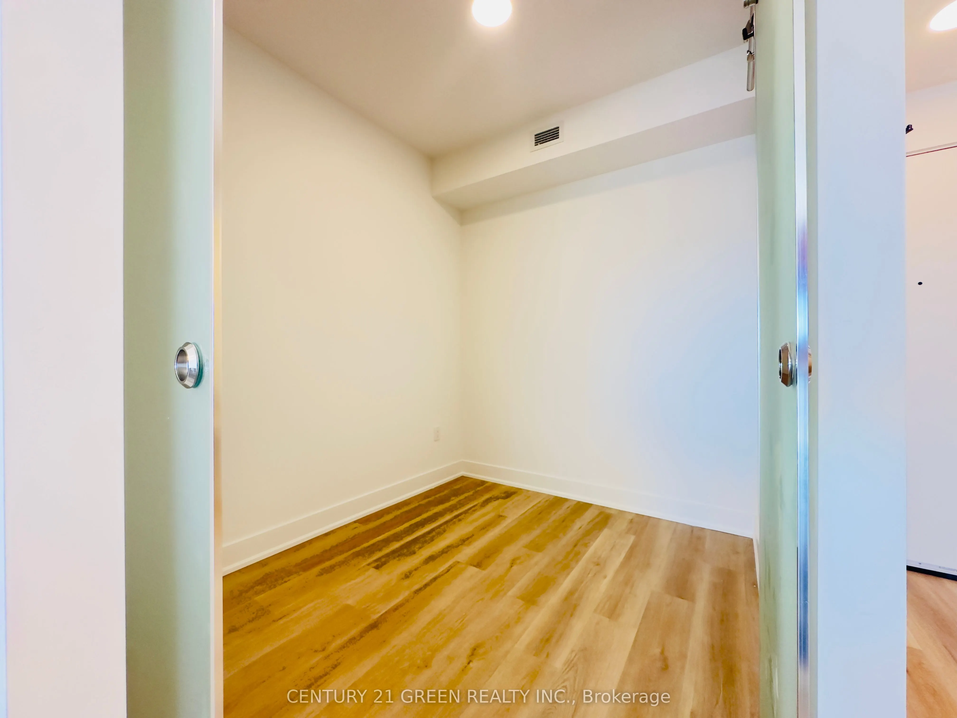 575 Conklin Road N, #913