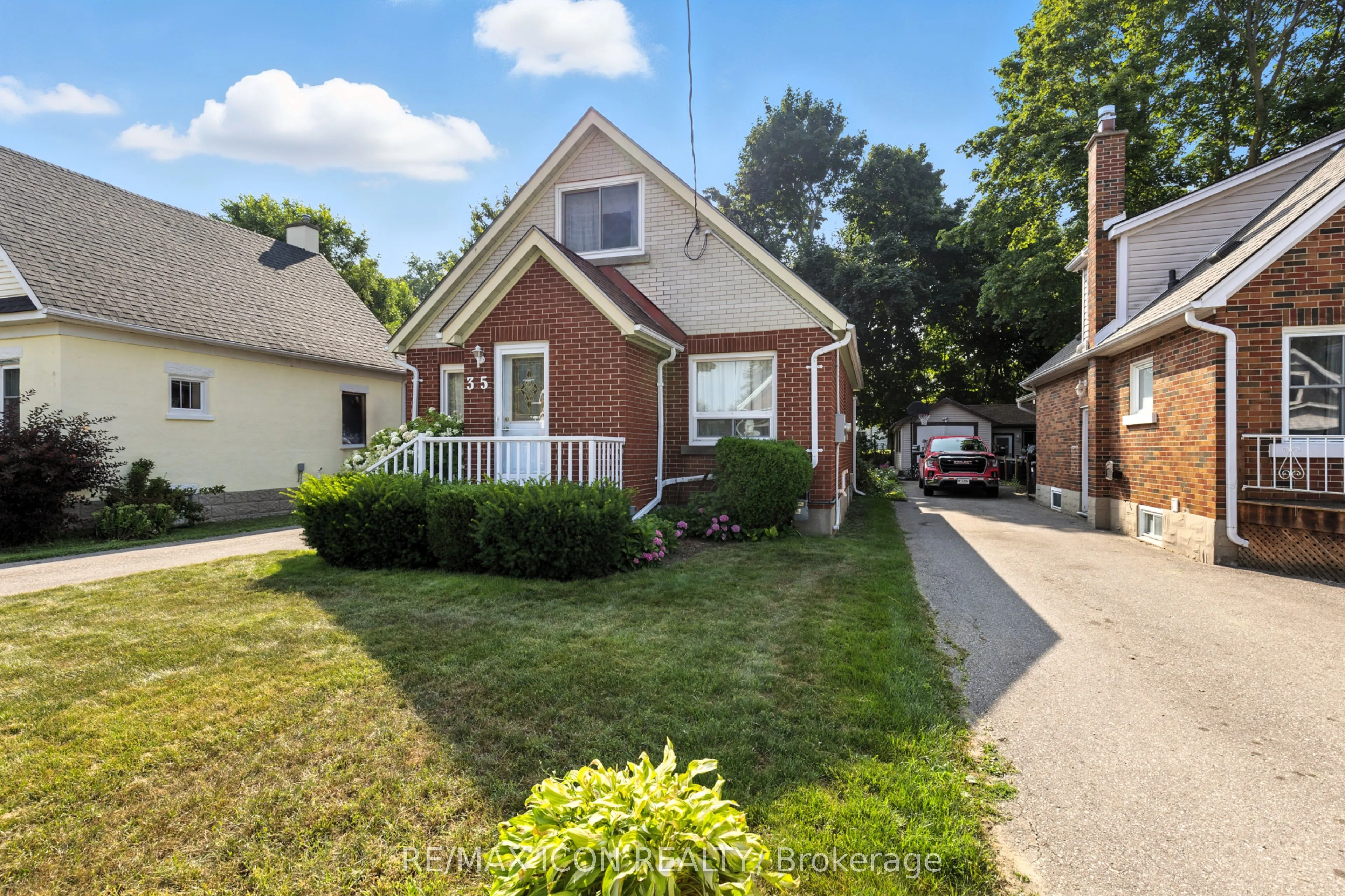35 Grenville Avenue