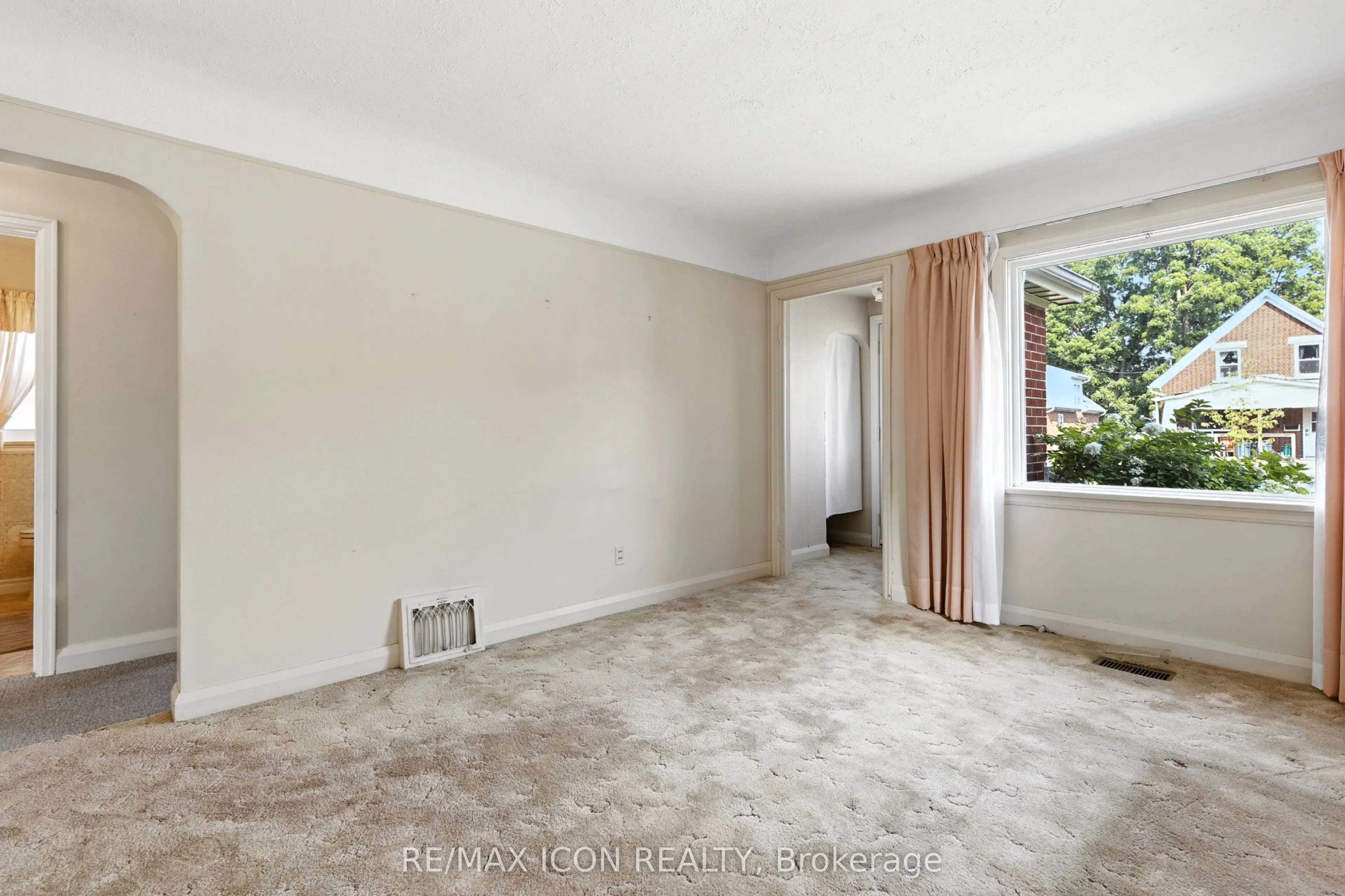 35 Grenville Avenue