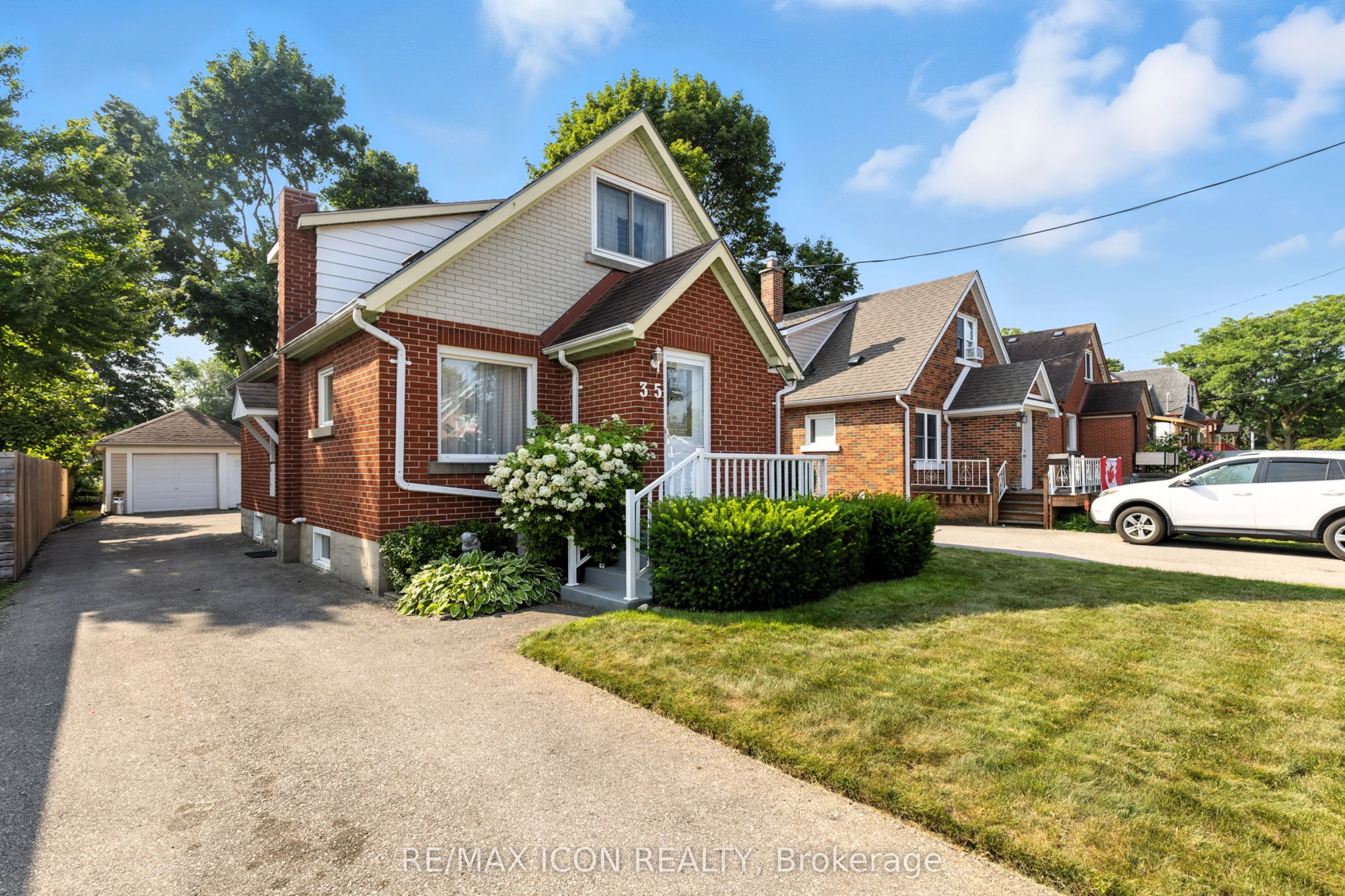 35 Grenville Avenue