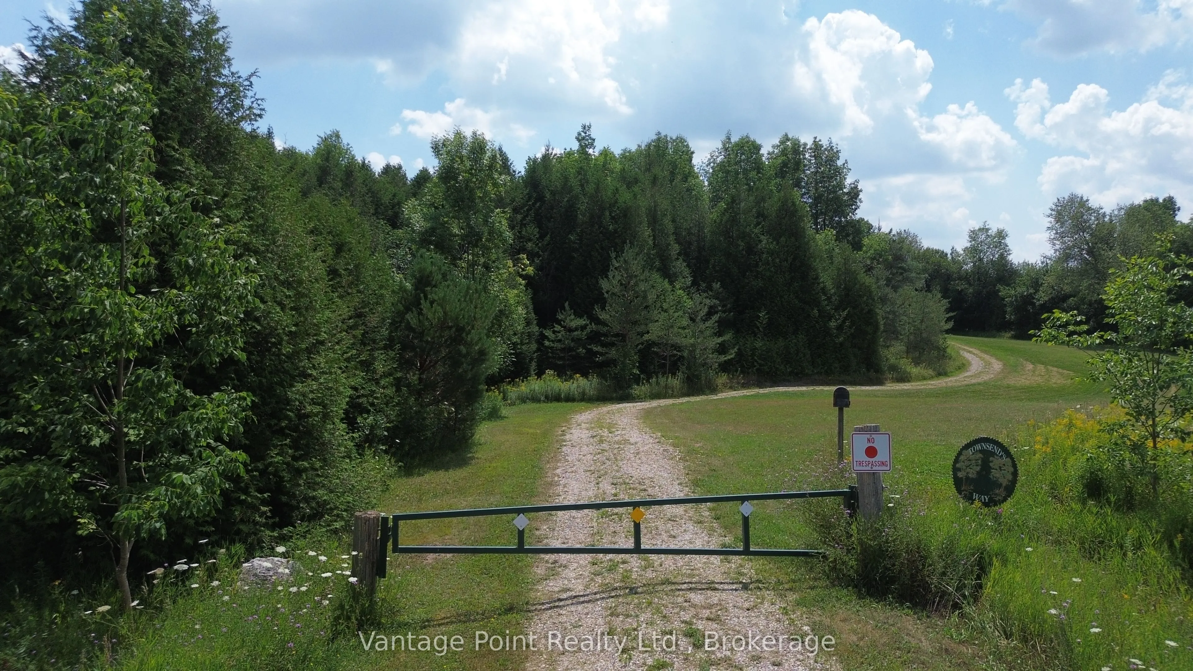 404694 Grey Rd 4 Road