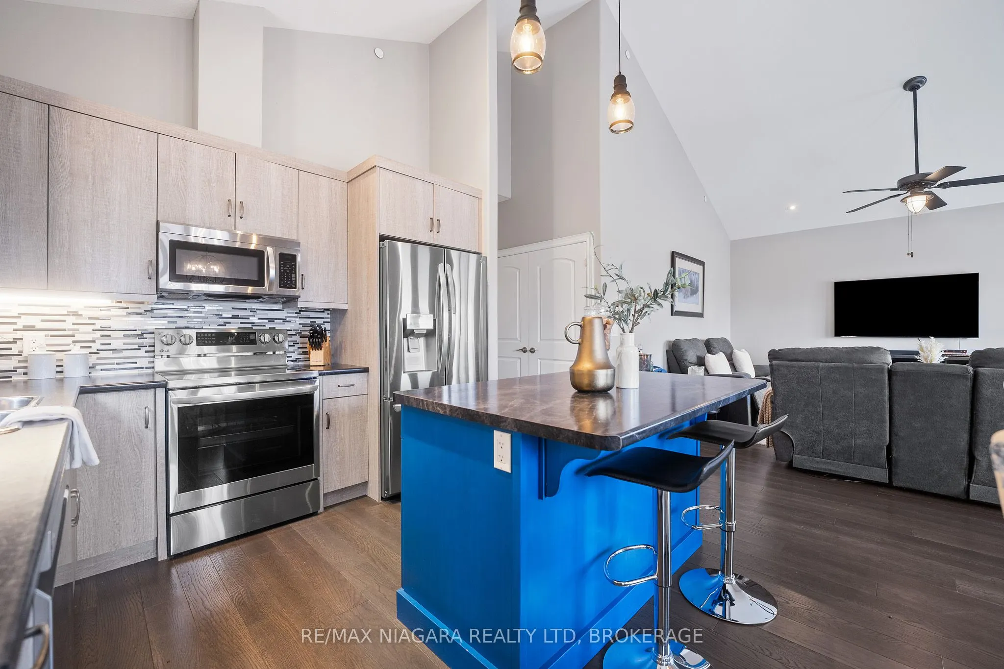 86 PARKSIDE Drive