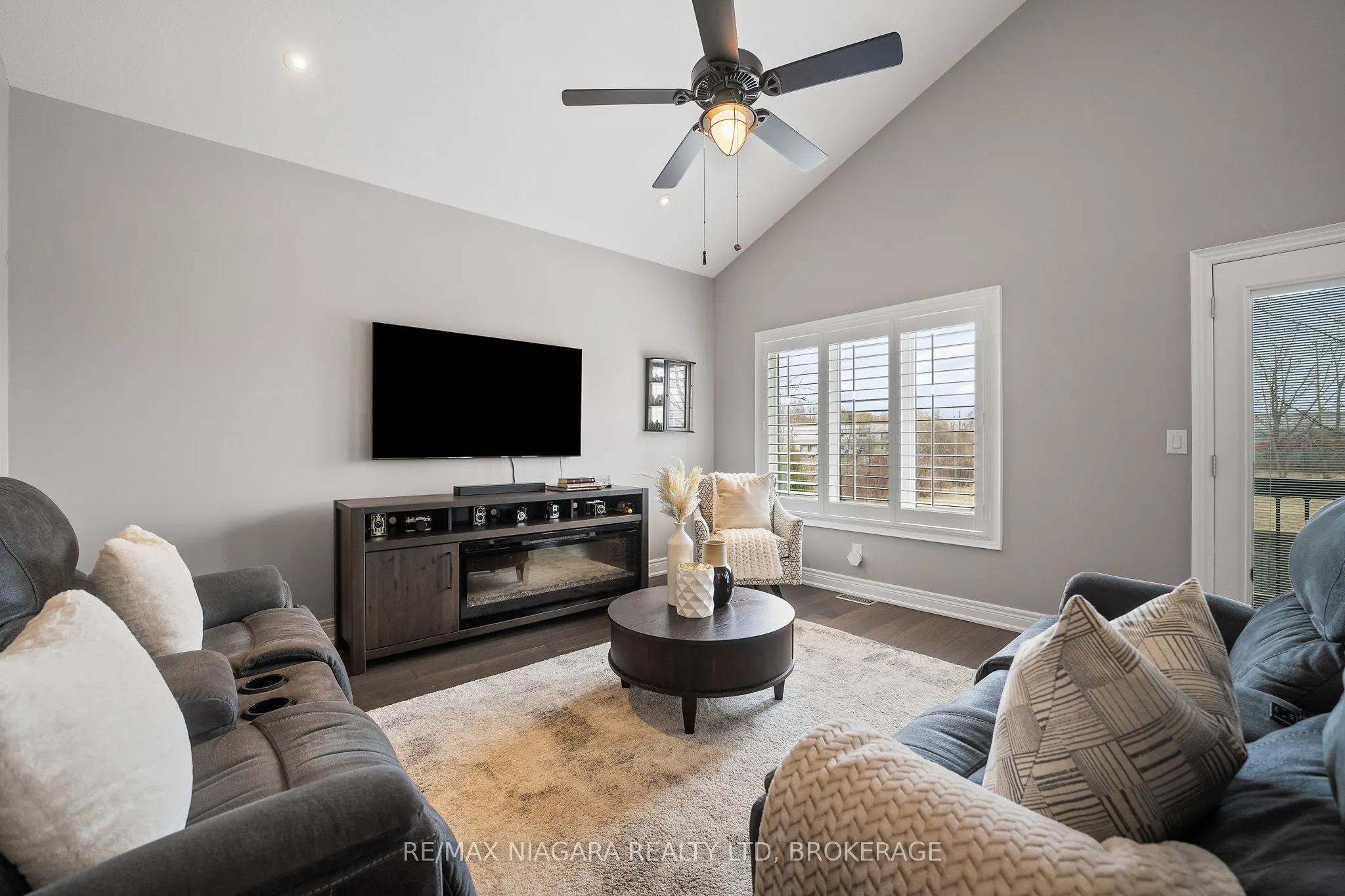86 PARKSIDE Drive