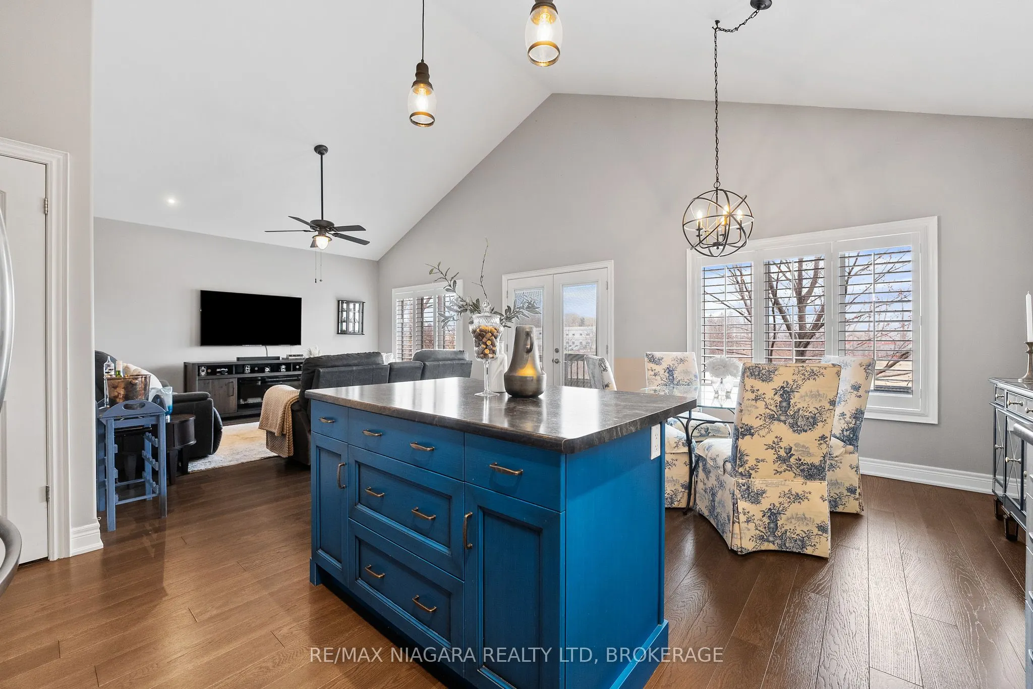 86 PARKSIDE Drive