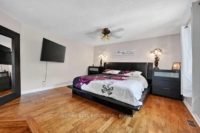 1144 Rideau Bend Crescent