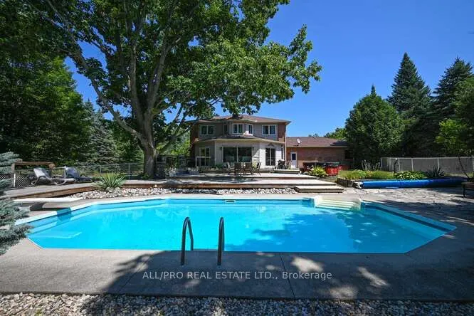 1144 Rideau Bend Crescent