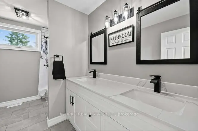 1144 Rideau Bend Crescent
