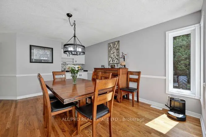 1144 Rideau Bend Crescent