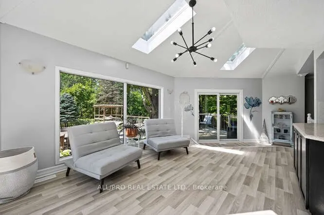 1144 Rideau Bend Crescent