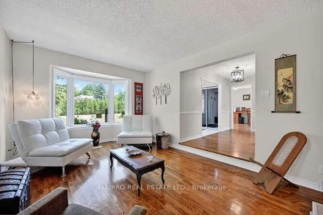1144 Rideau Bend Crescent