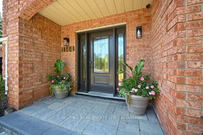 1144 Rideau Bend Crescent