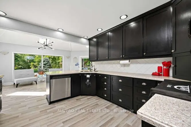1144 Rideau Bend Crescent