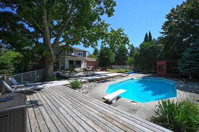 1144 Rideau Bend Crescent