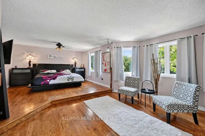 1144 Rideau Bend Crescent