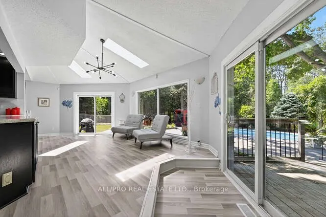 1144 Rideau Bend Crescent
