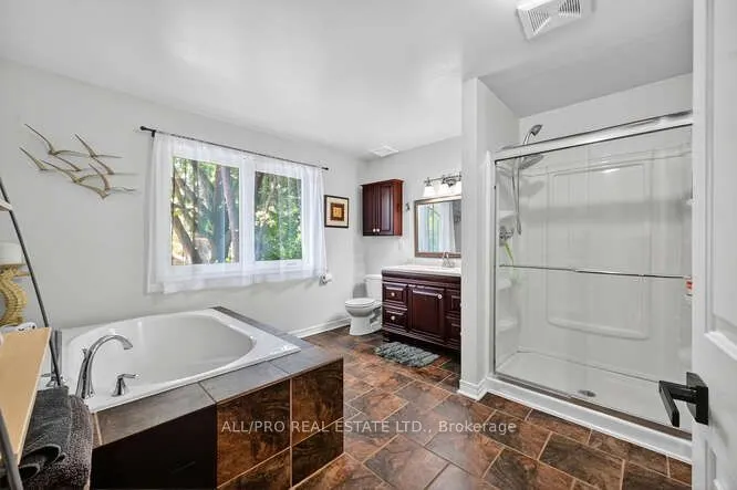 1144 Rideau Bend Crescent