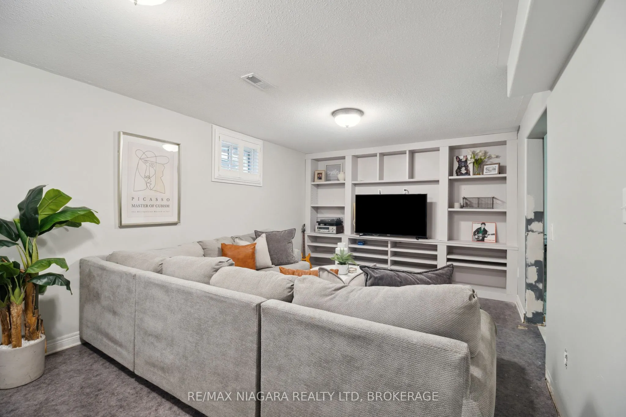 7955 HARVEST Crescent