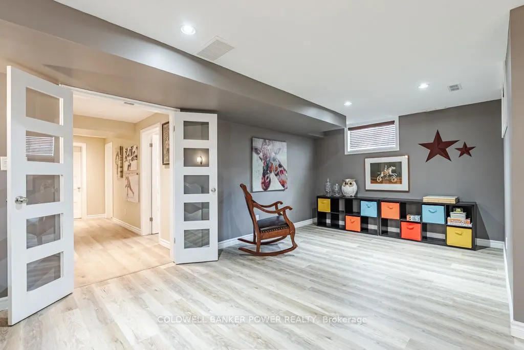 6 Fieldstone Crescent