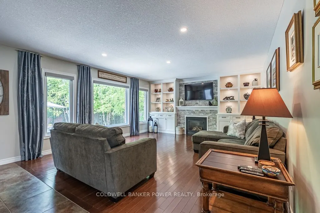 6 Fieldstone Crescent