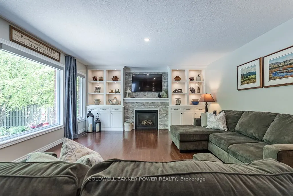 6 Fieldstone Crescent
