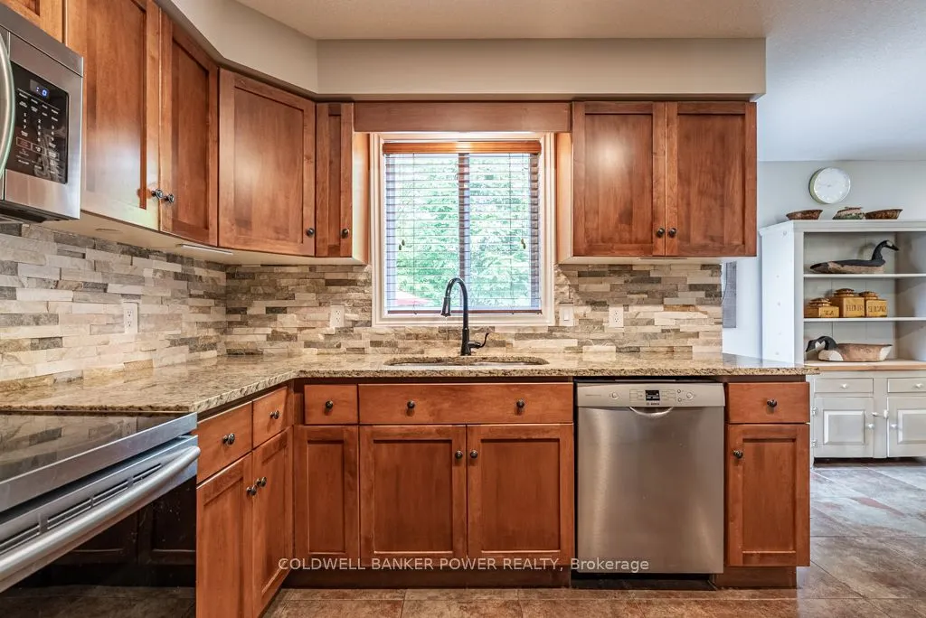 6 Fieldstone Crescent