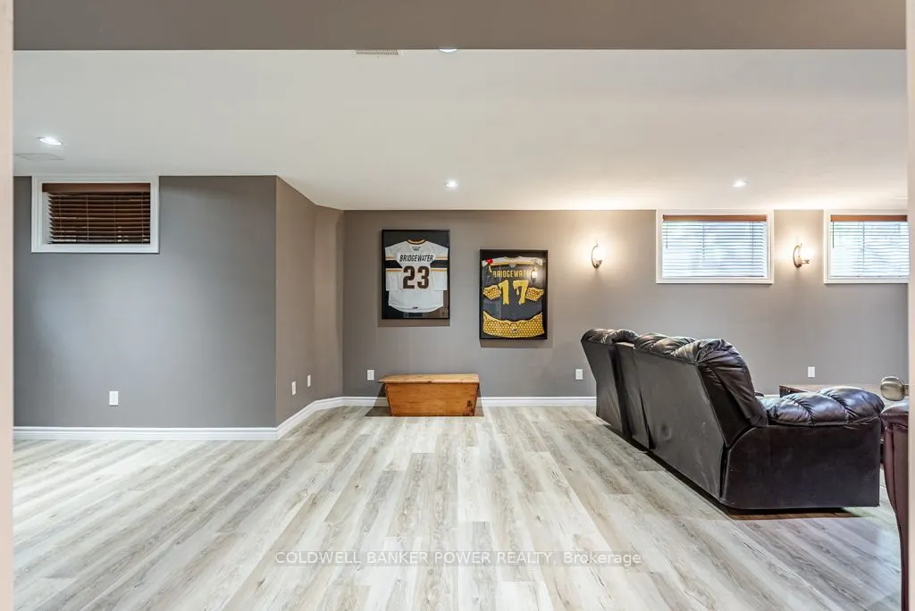 6 Fieldstone Crescent