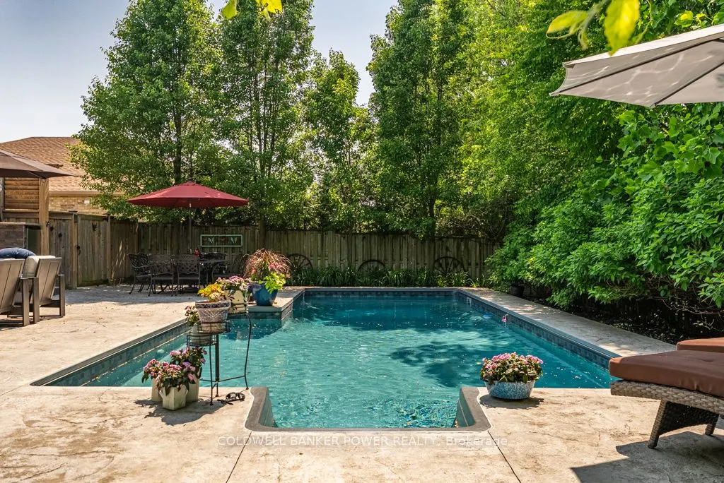 6 Fieldstone Crescent