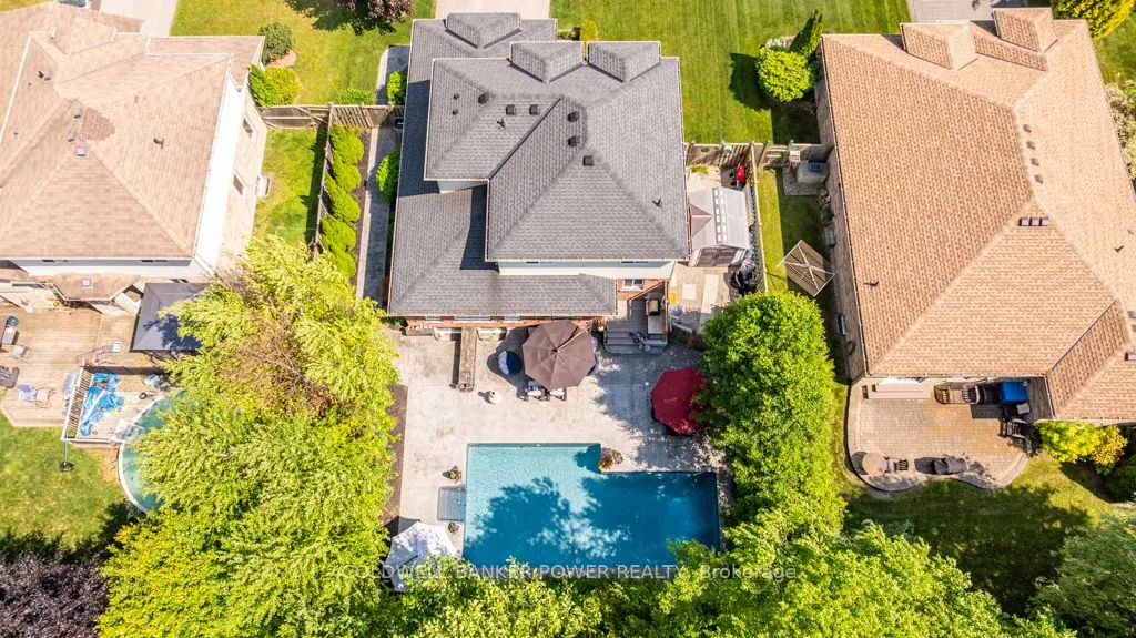 6 Fieldstone Crescent