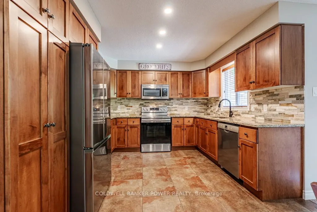 6 Fieldstone Crescent