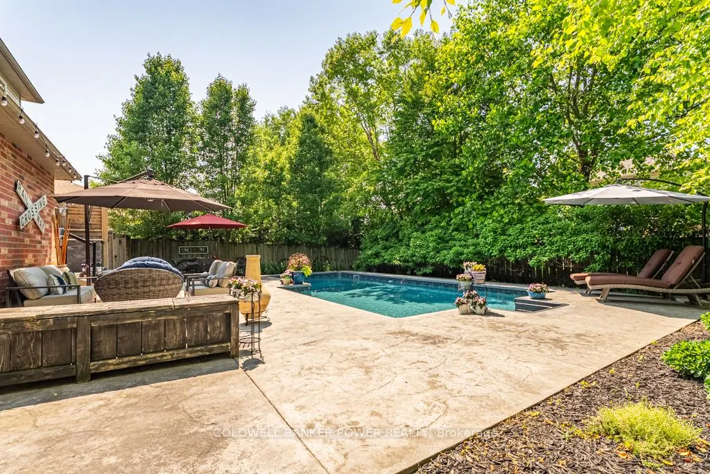 6 Fieldstone Crescent