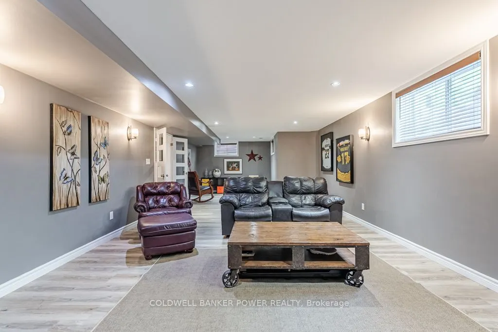 6 Fieldstone Crescent