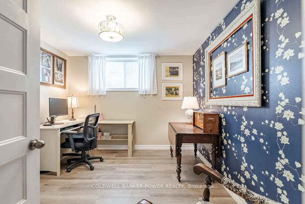 6 Fieldstone Crescent
