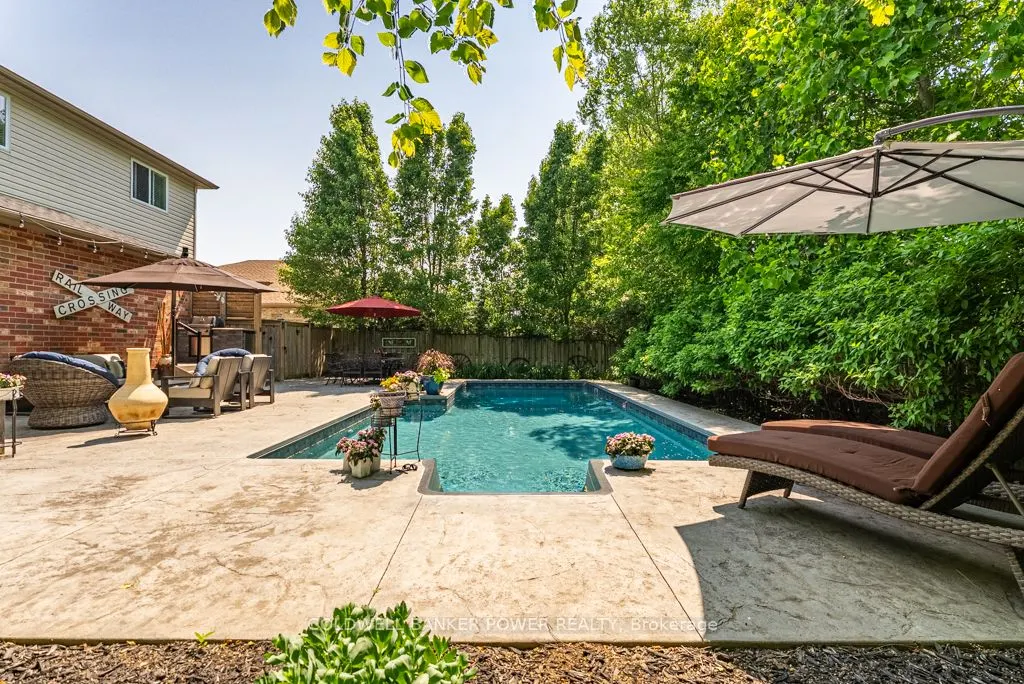 6 Fieldstone Crescent