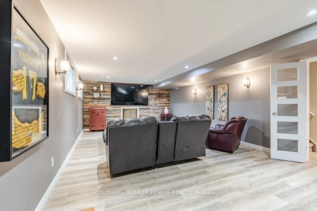 6 Fieldstone Crescent