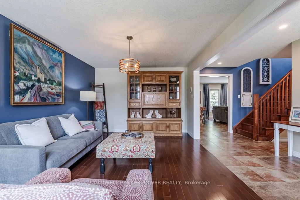 6 Fieldstone Crescent
