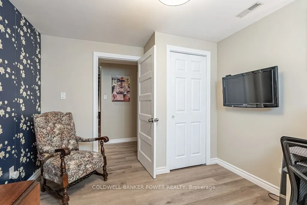 6 Fieldstone Crescent