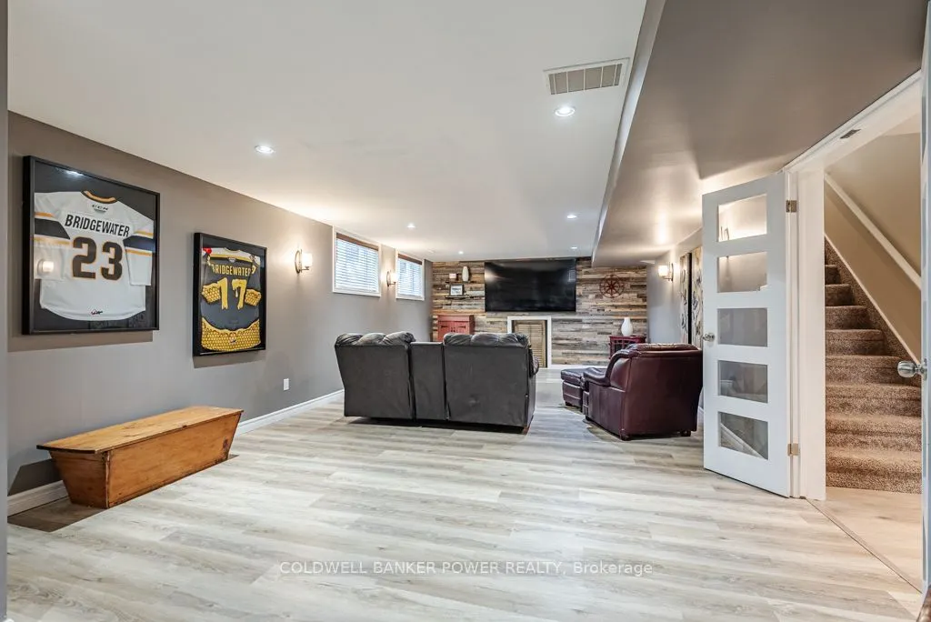 6 Fieldstone Crescent