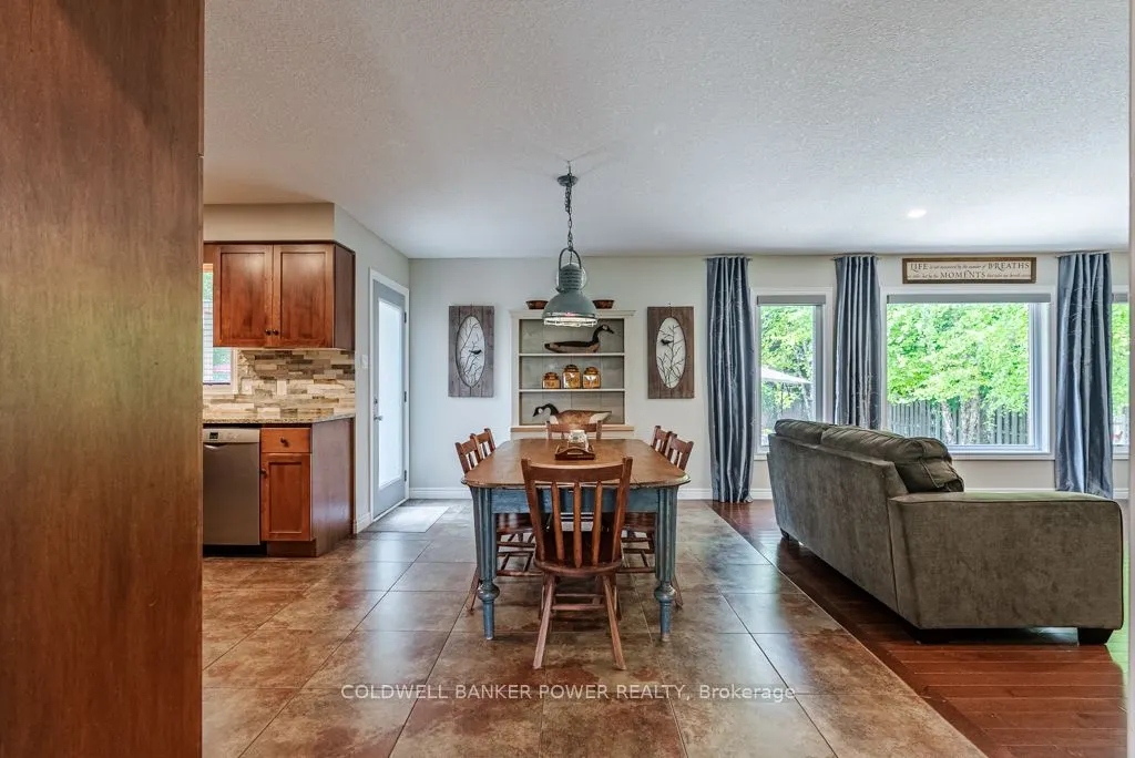 6 Fieldstone Crescent