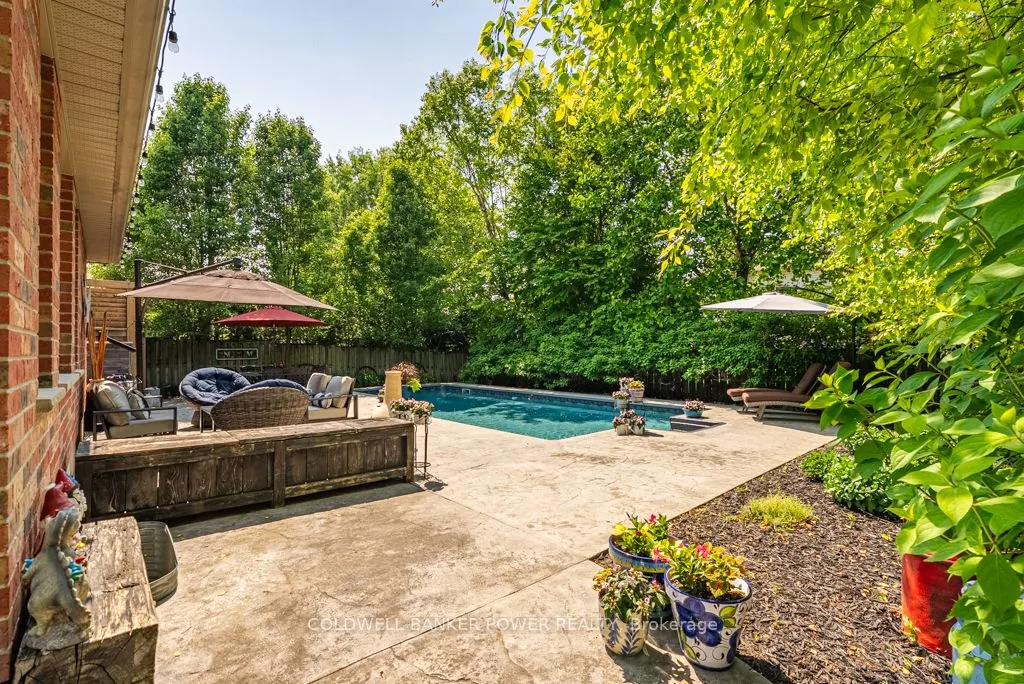 6 Fieldstone Crescent