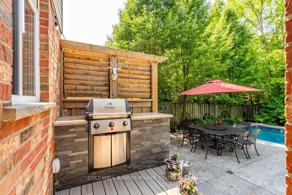 6 Fieldstone Crescent