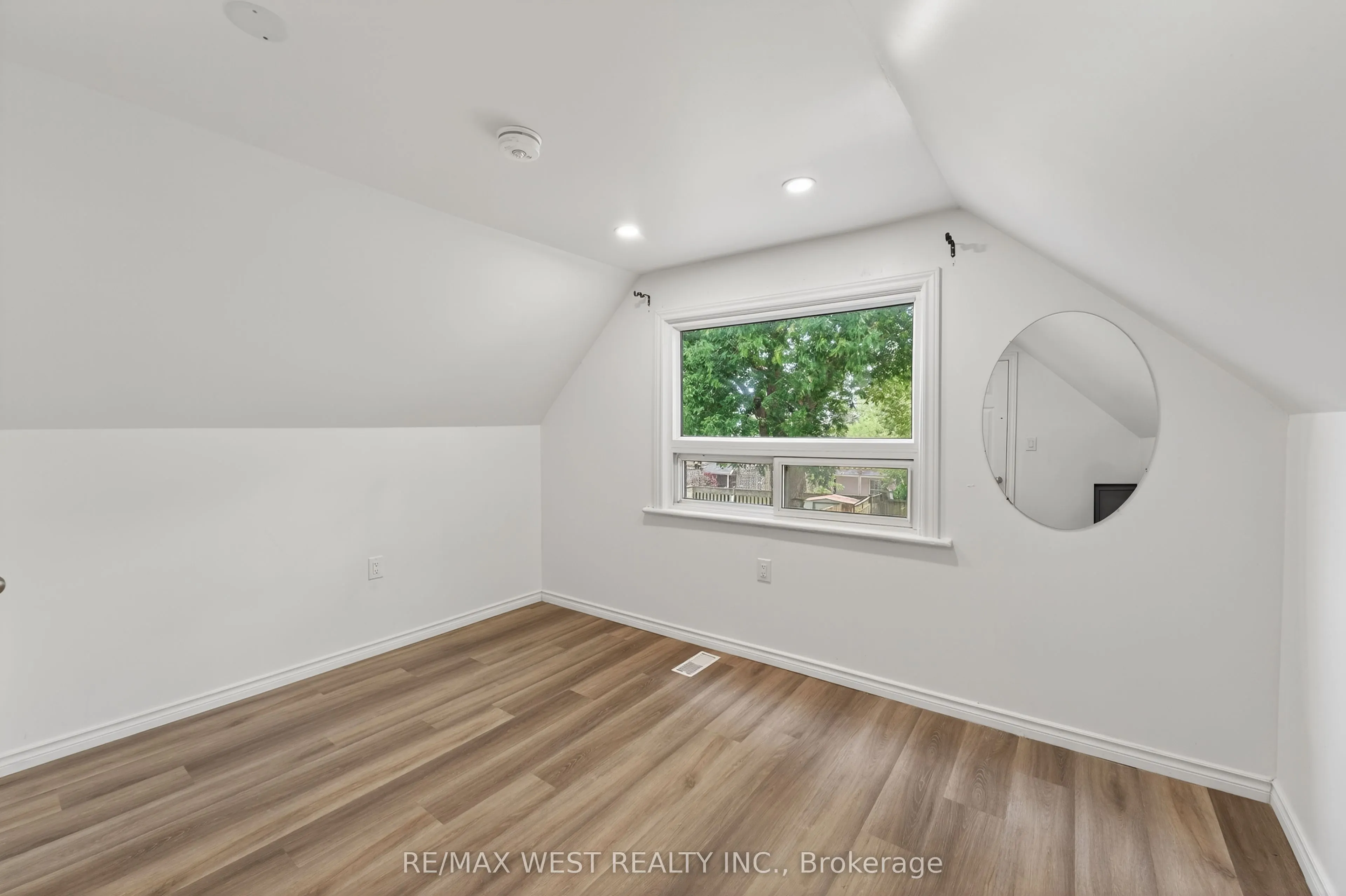 35 Kingscourt Avenue