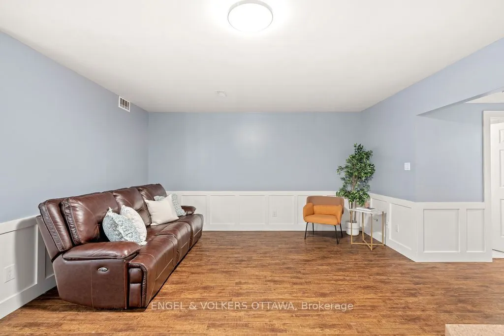 162 Castle Glen Crescent