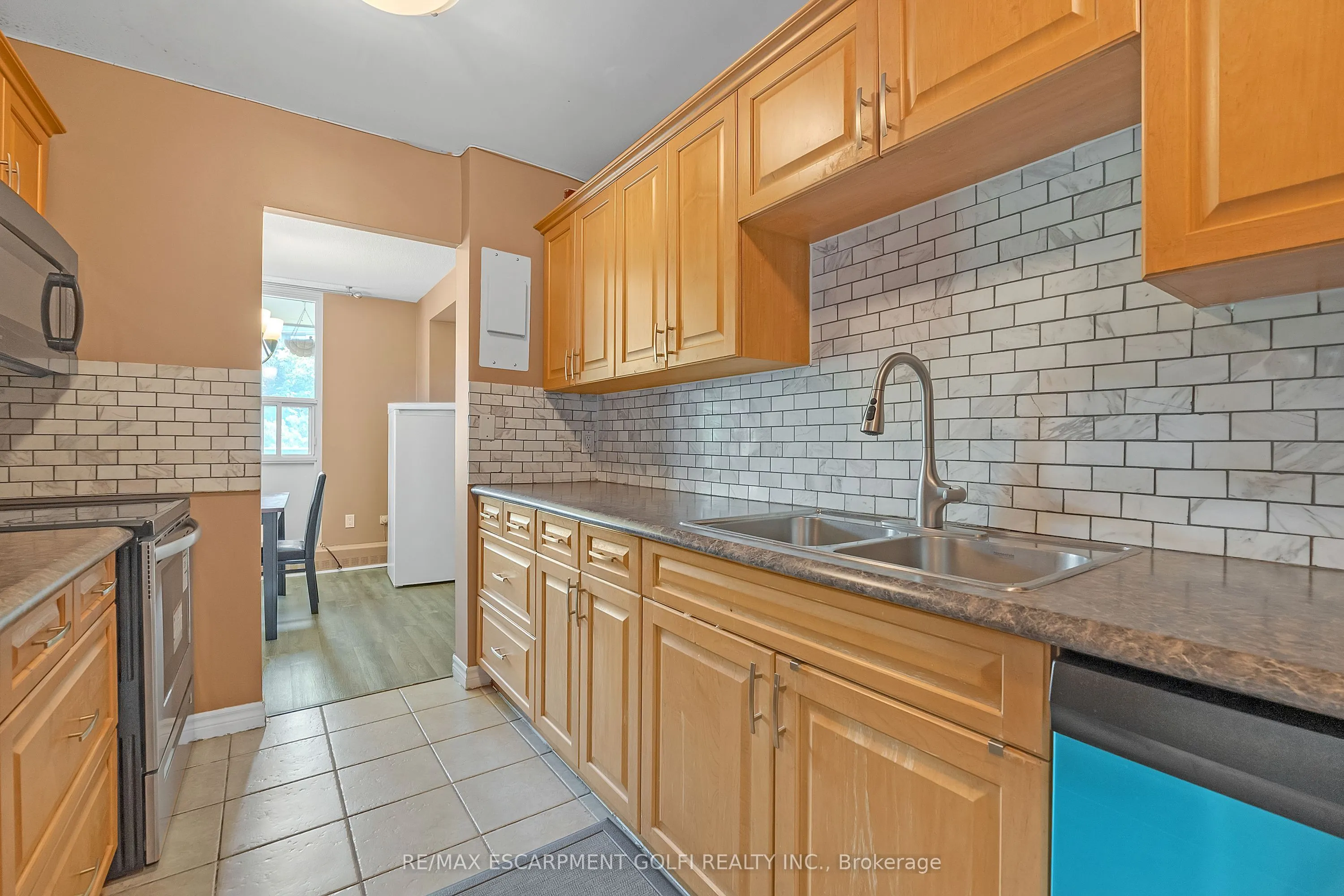 1966 Main Street W, #402