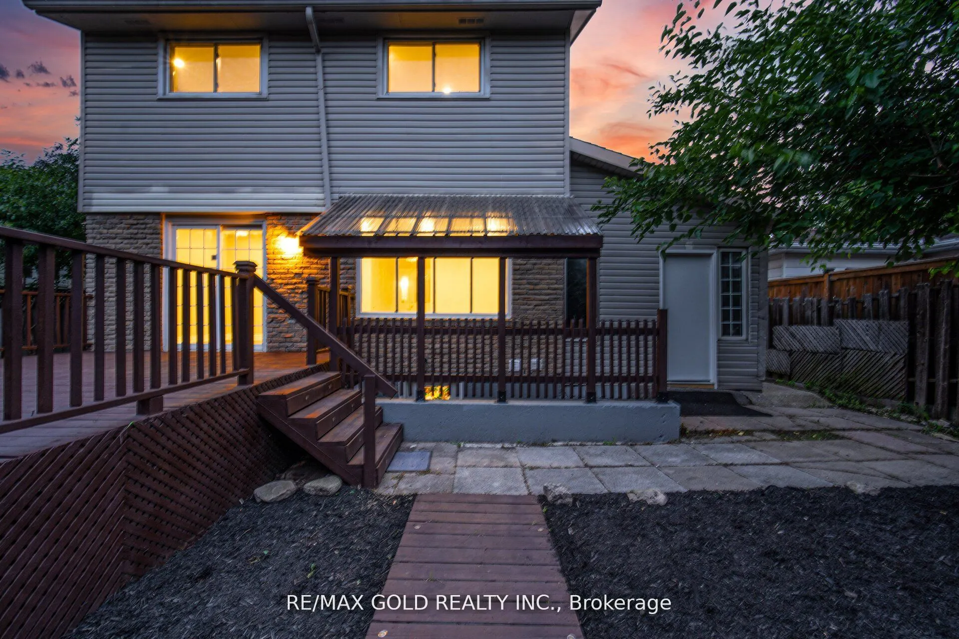 212 Cedarwoods Crescent