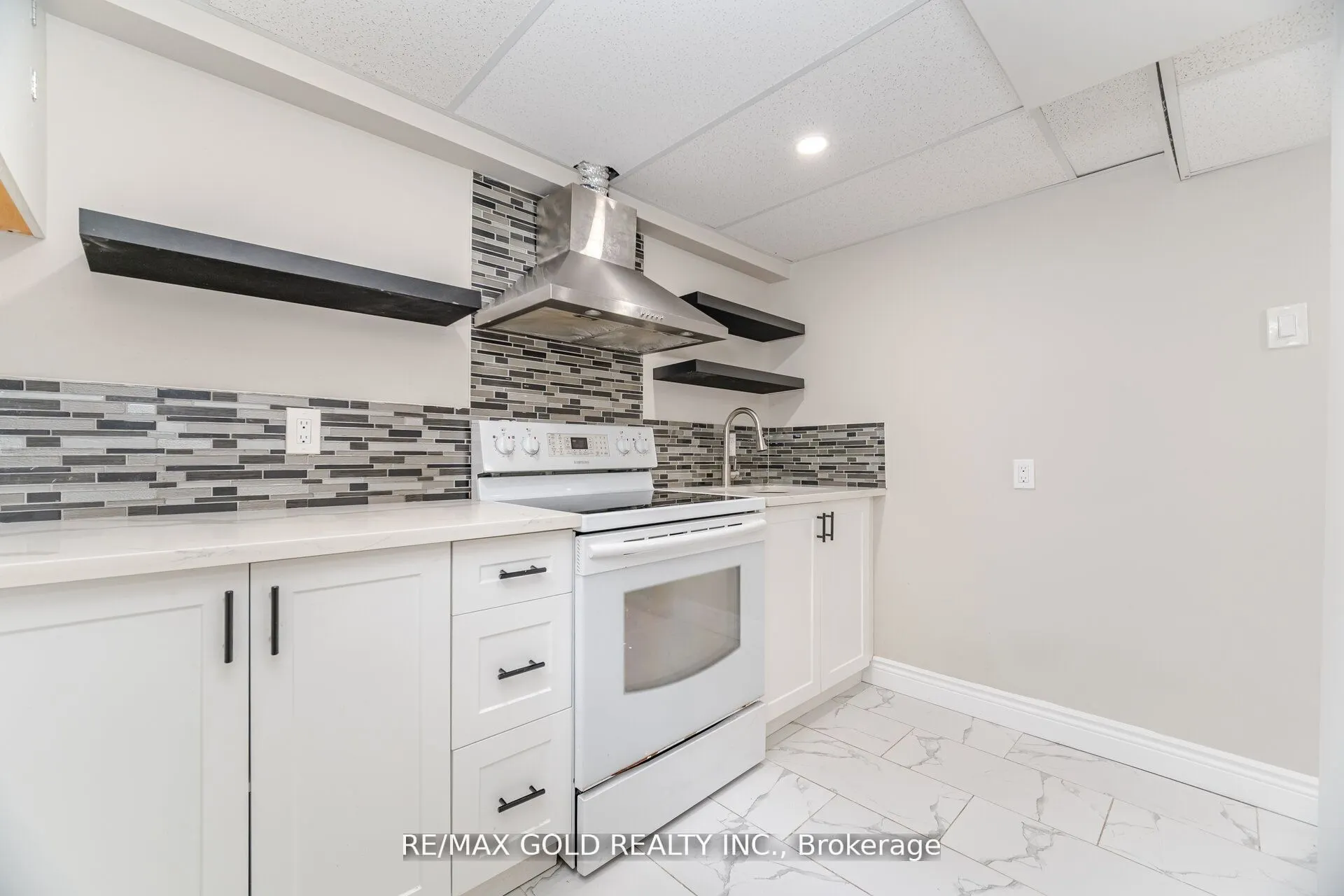 212 Cedarwoods Crescent