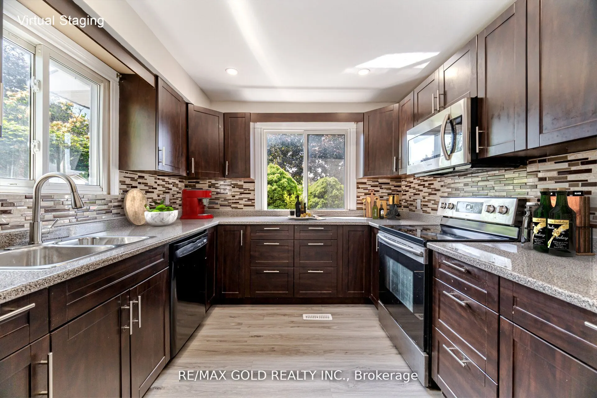 212 Cedarwoods Crescent