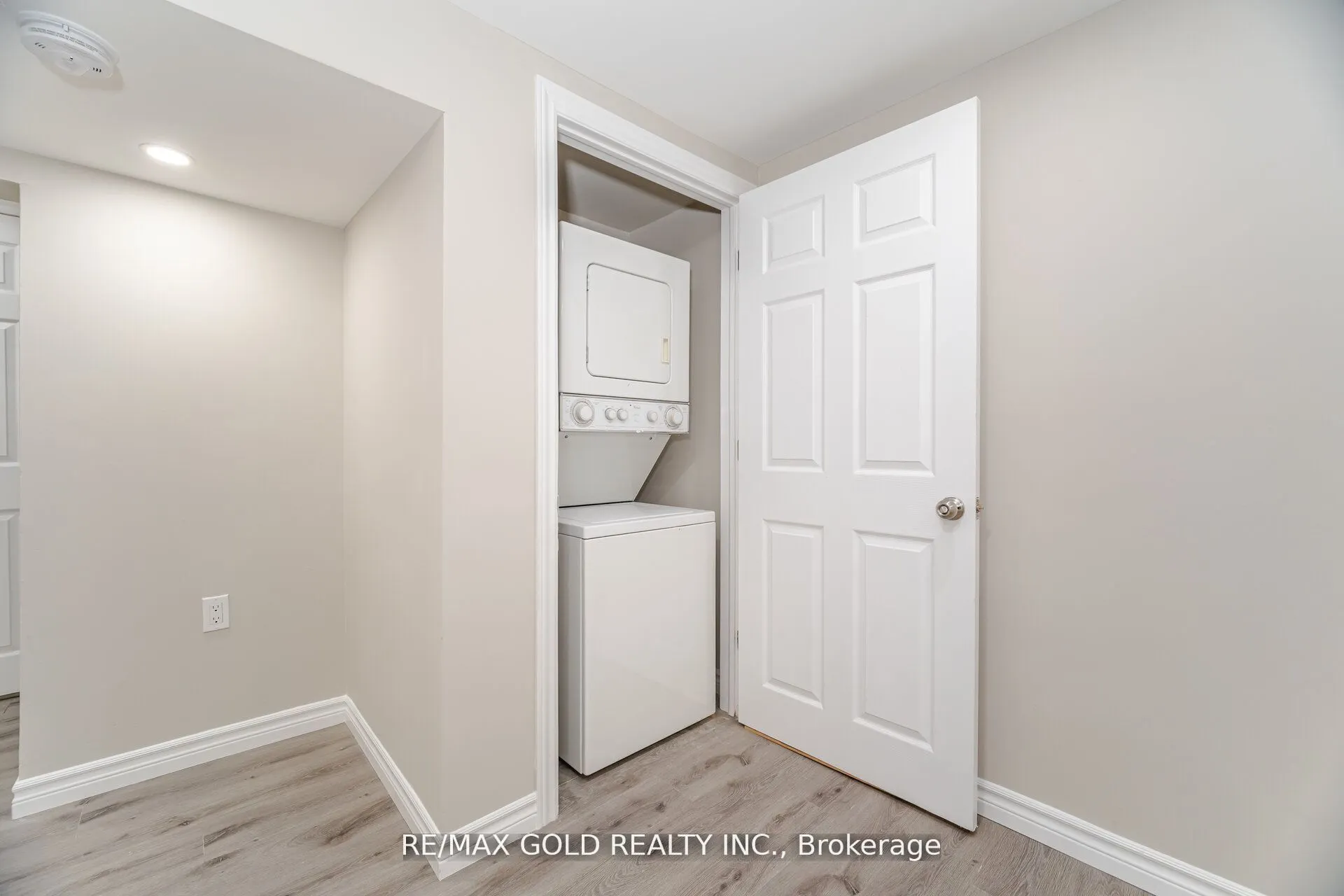 212 Cedarwoods Crescent