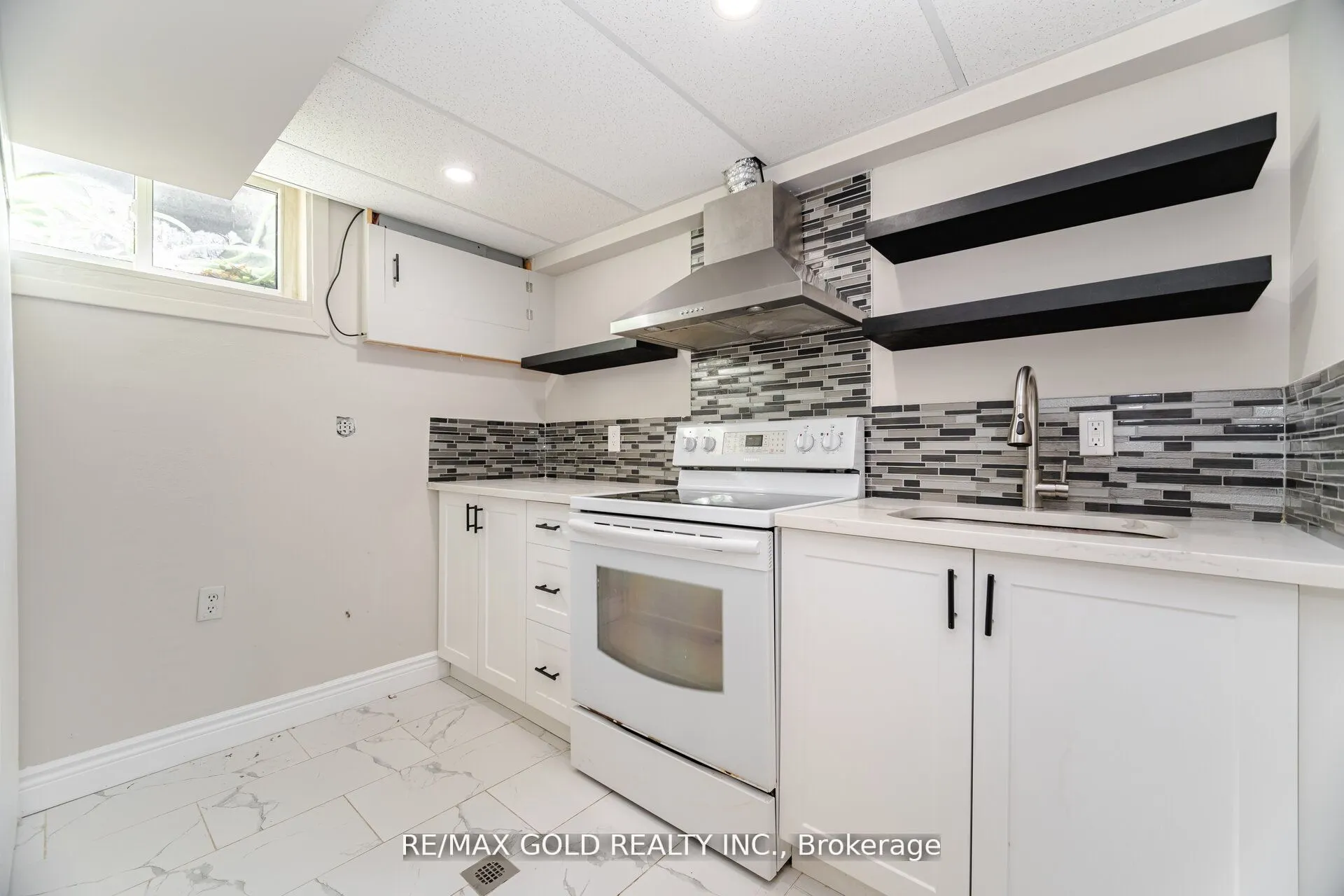 212 Cedarwoods Crescent